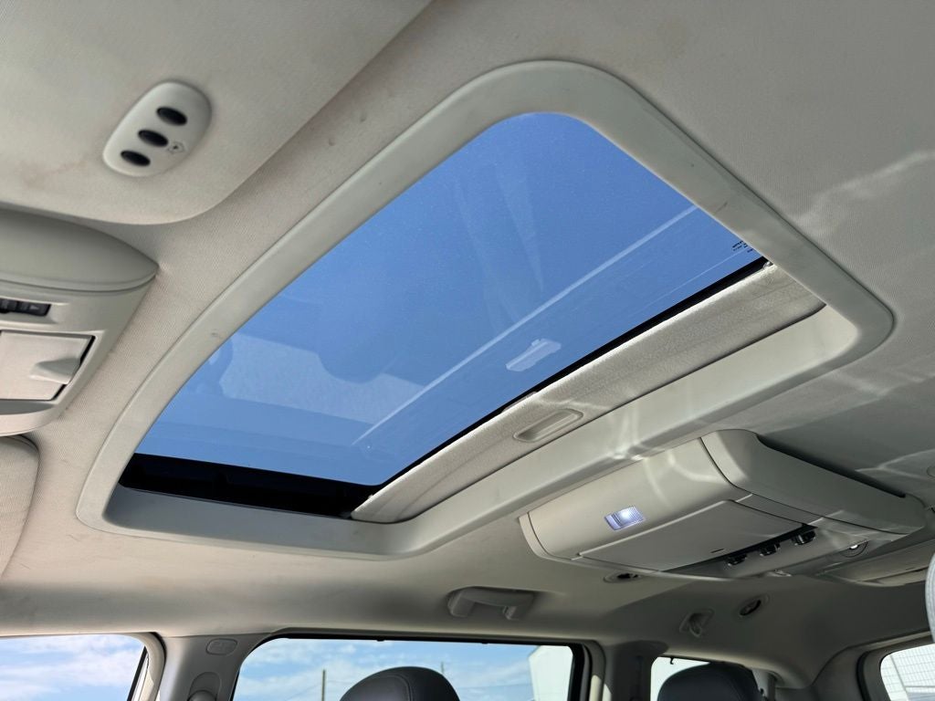 2010 Volkswagen Routan SEL