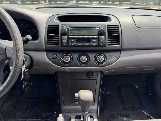 Used 2005 Toyota Camry LE with VIN 4T1BF32K15U604126 for sale in Rochester, Minnesota
