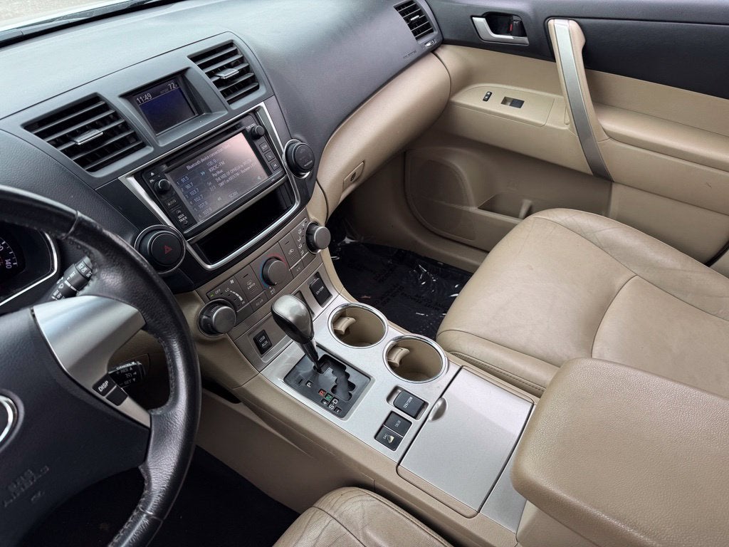 2013 Toyota Highlander SE