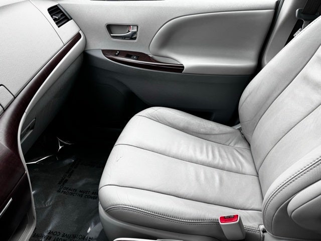 2013 Toyota Sienna XLE 7 Passenger