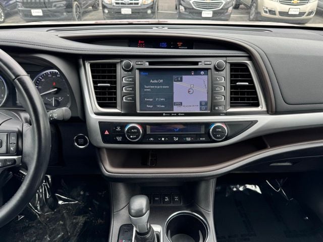 Used 2017 Toyota Highlander XLE with VIN 5TDJZRFH7HS476900 for sale in Rochester, Minnesota