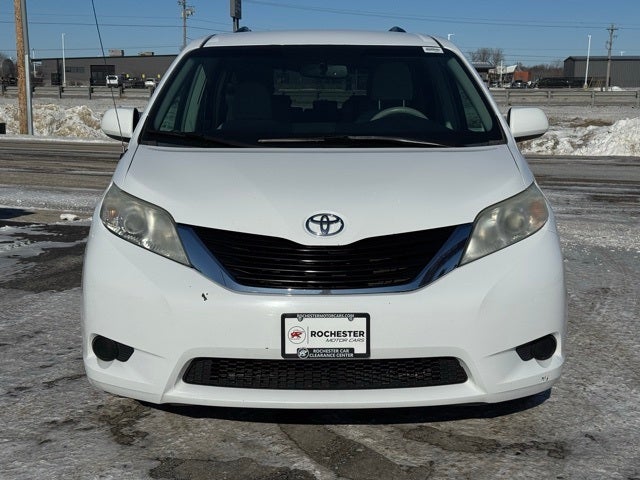 2013 Toyota Sienna LE 8 Passenger