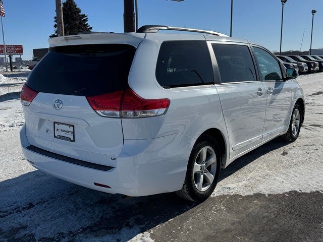 2013 Toyota Sienna LE 8 Passenger