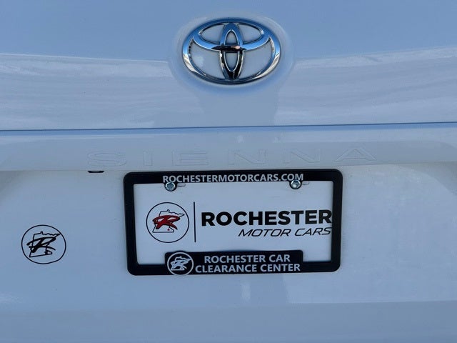 2013 Toyota Sienna LE 8 Passenger