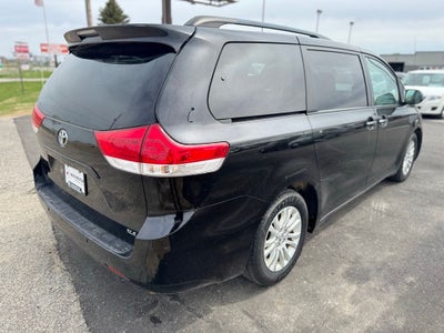 2014 Toyota Sienna XLE 8 Passenger