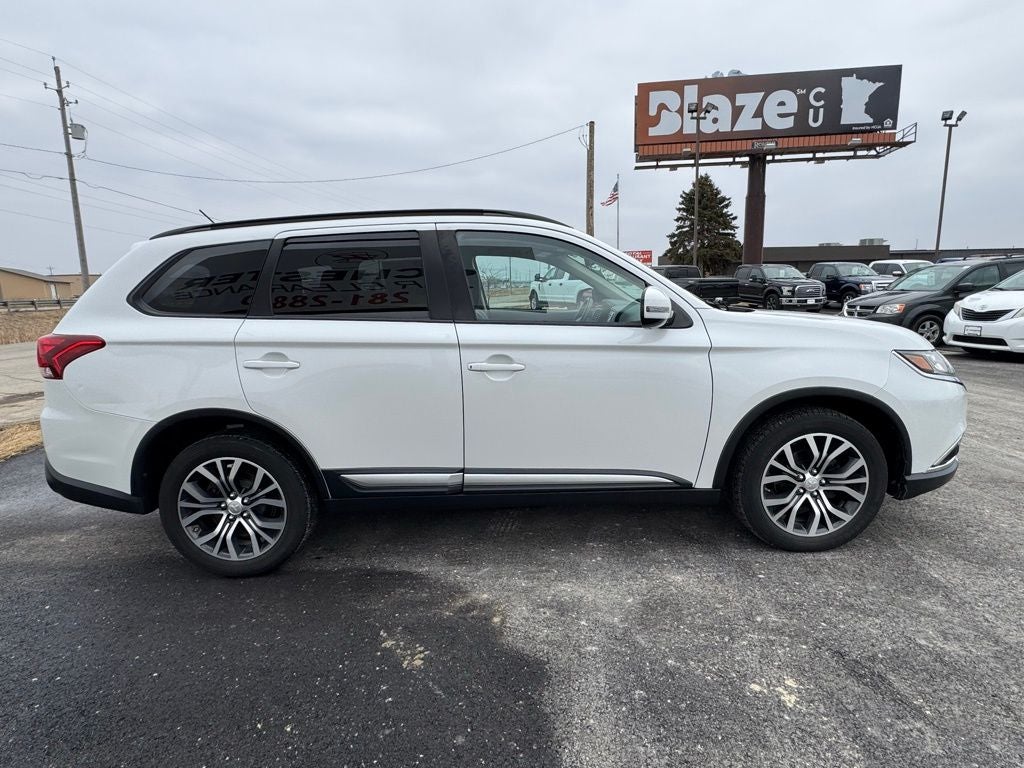 2016 Mitsubishi Outlander ES