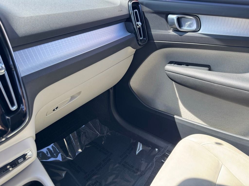 2019 Volvo XC40 Momentum