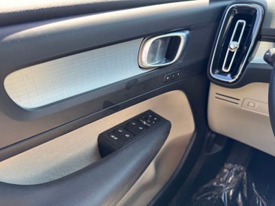 2019 Volvo XC40 Momentum