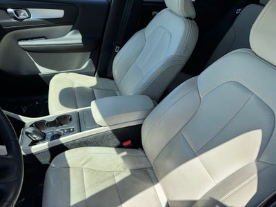 2019 Volvo XC40 Momentum